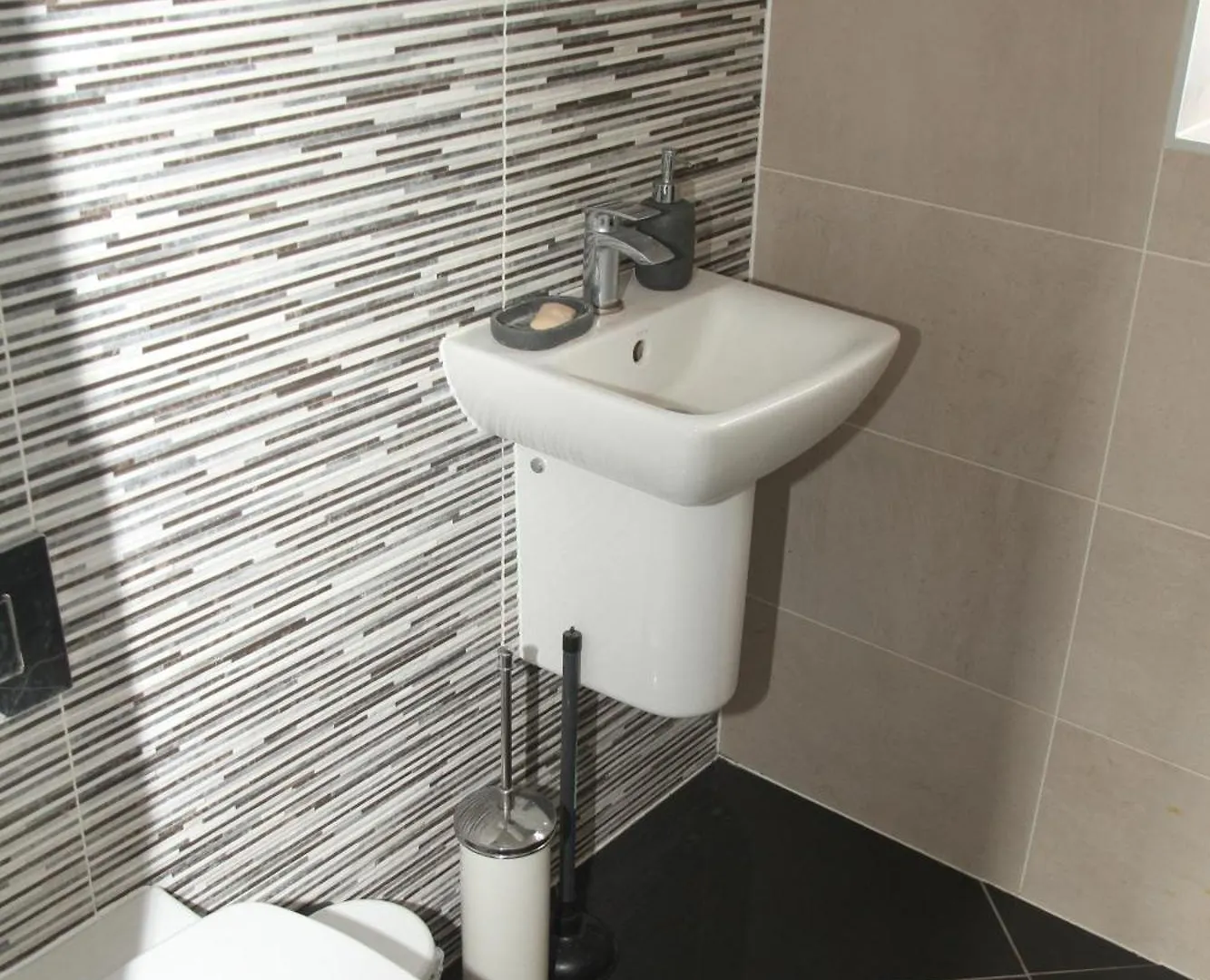 Guest house En-Suite Room With Super King Size Bed - Free Wifi - Free Parking Sheffield