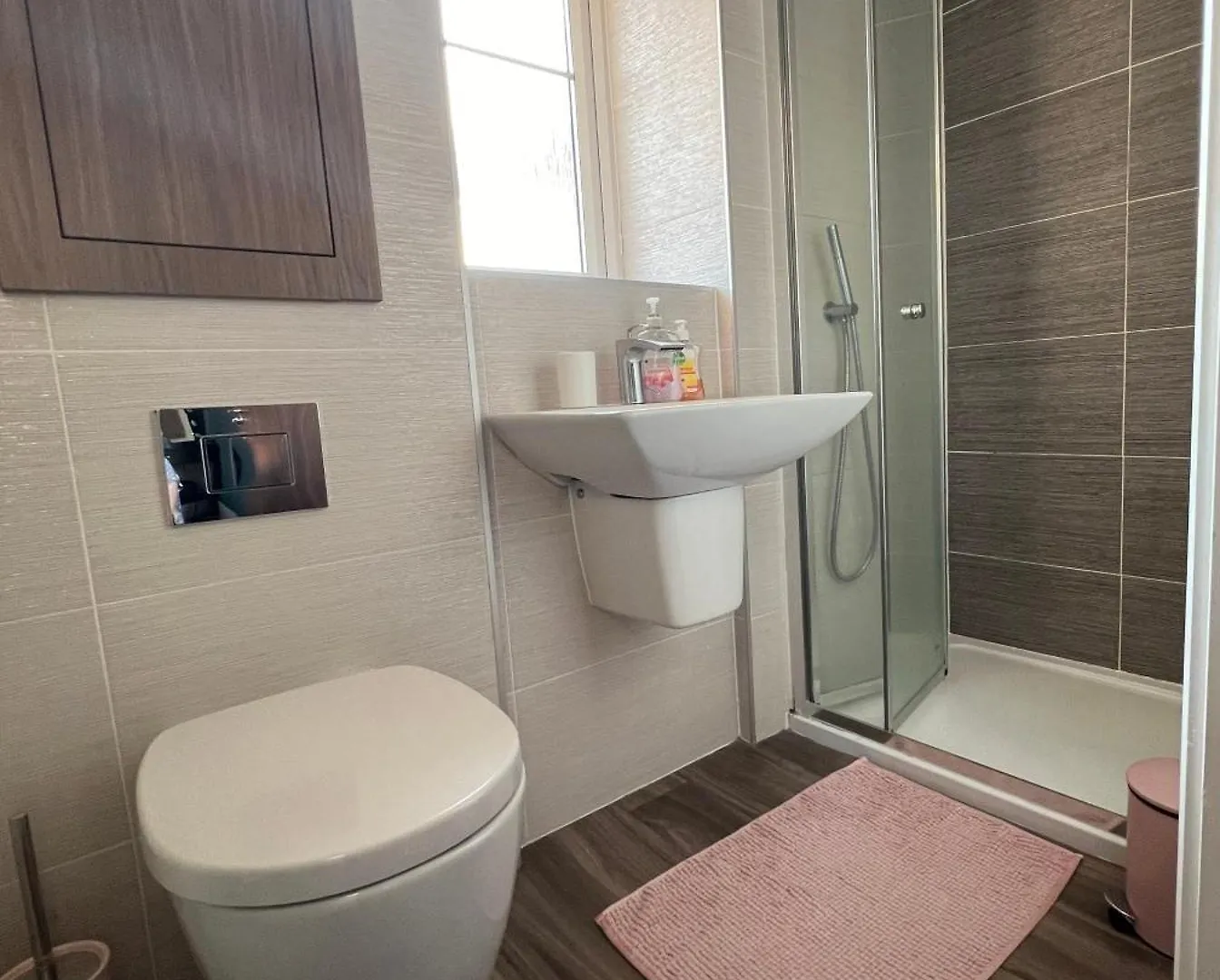 En-Suite Room With Super King Size Bed - Free Wifi - Free Parking Sheffield 0*,  United Kingdom