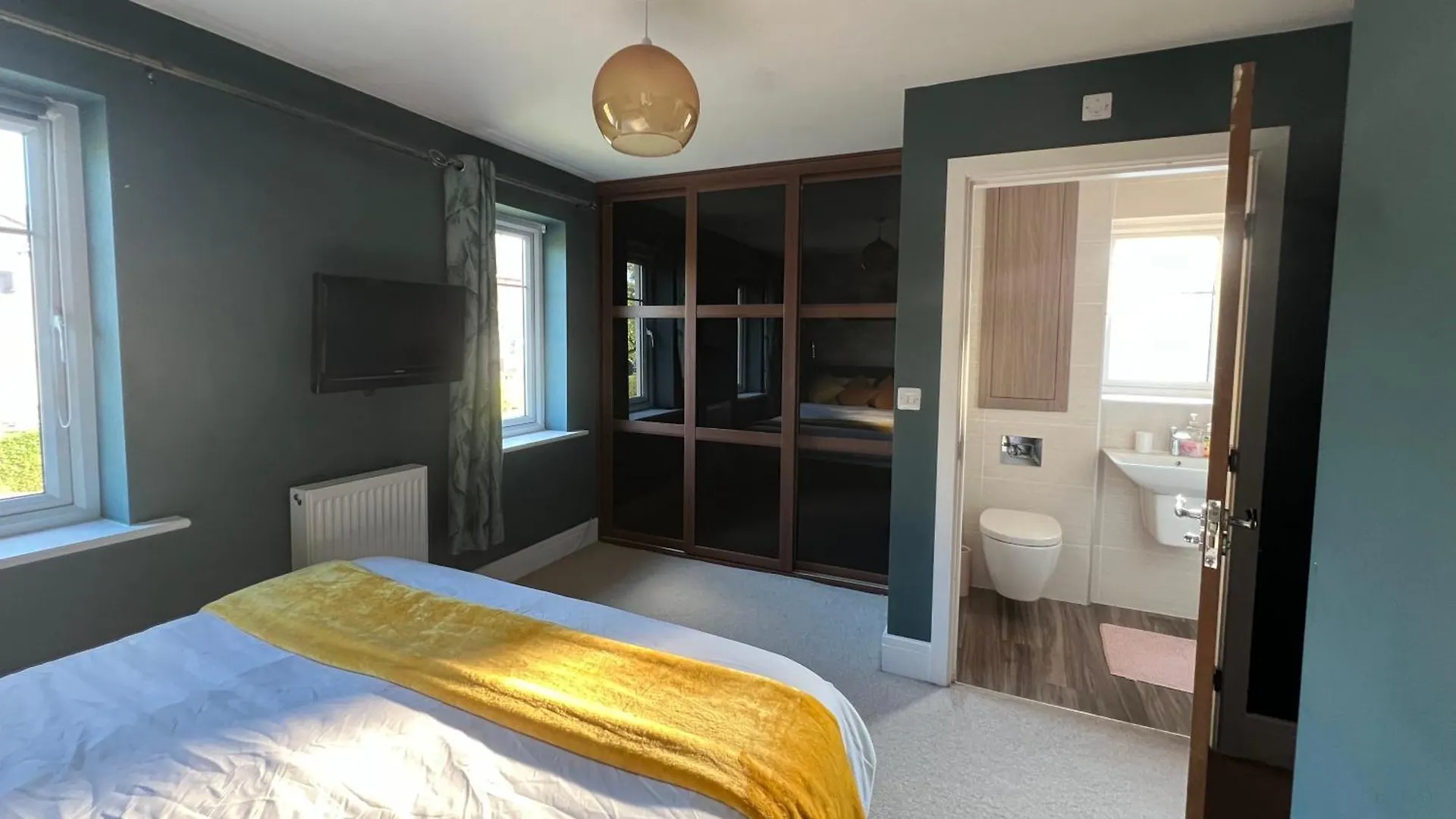 En-Suite Room With Super King Size Bed - Free Wifi - Free Parking Sheffield 0*,  United Kingdom