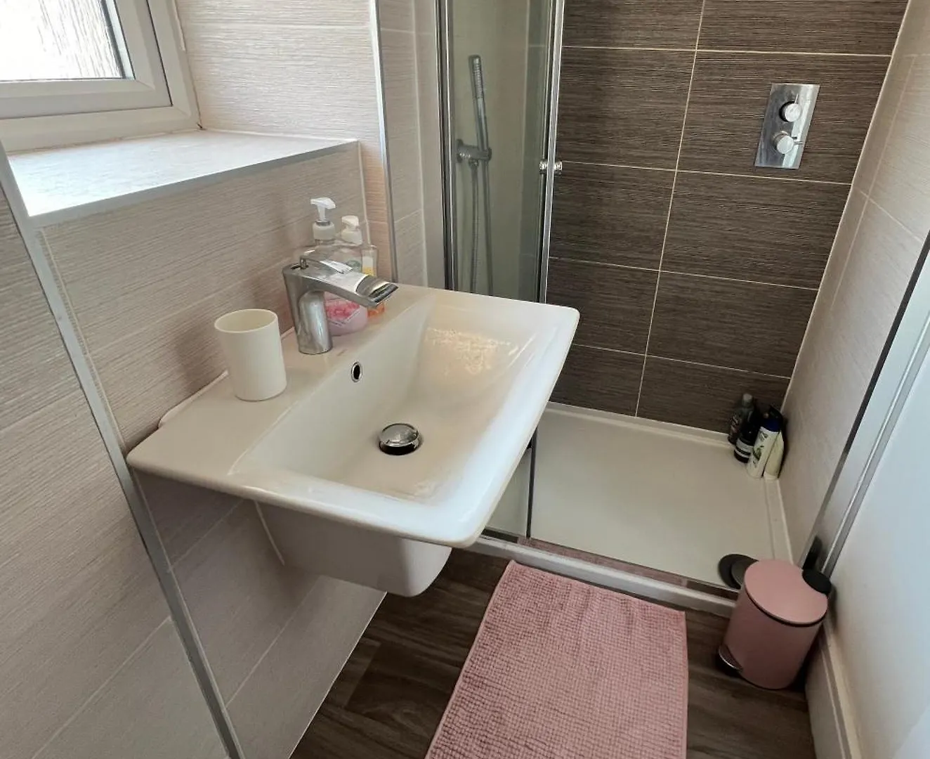En-Suite Room With Super King Size Bed - Free Wifi - Free Parking Sheffield United Kingdom