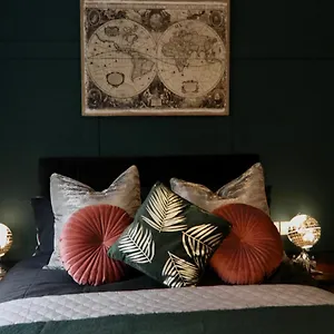  Guest house Boutique 5 Bed On Birdwell Road - Free Parking